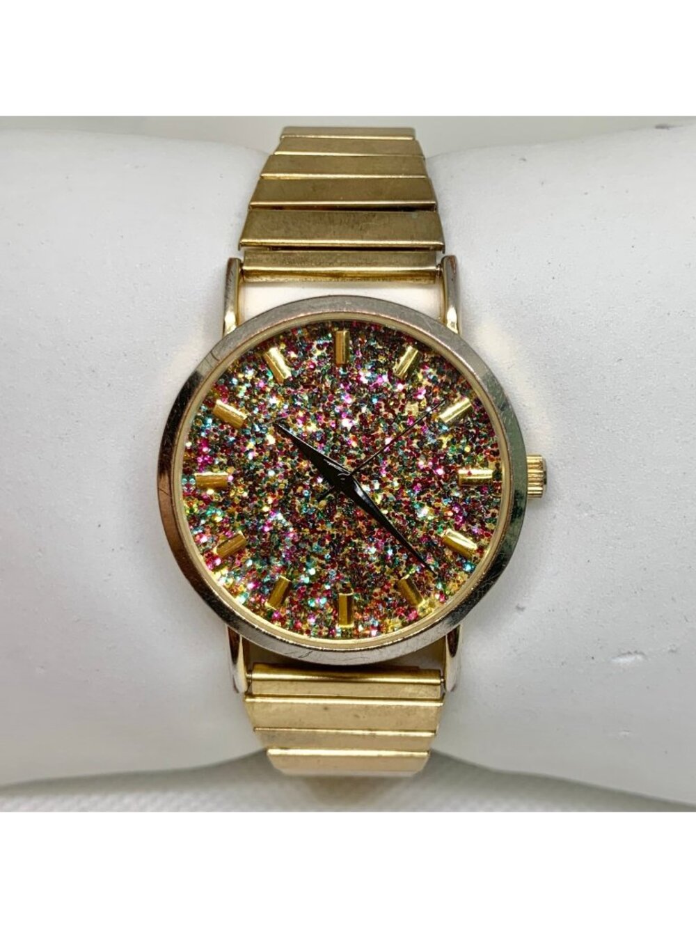 C women’s watch gold tone 33mm round case quartz stretch band size 6.5” running